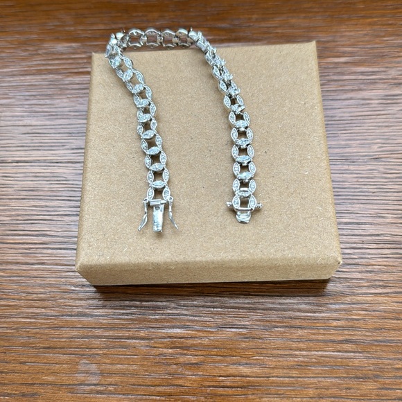 🎄Sterling silver (925) and crystal bracelet with clasp closure. - Picture 5 of 7